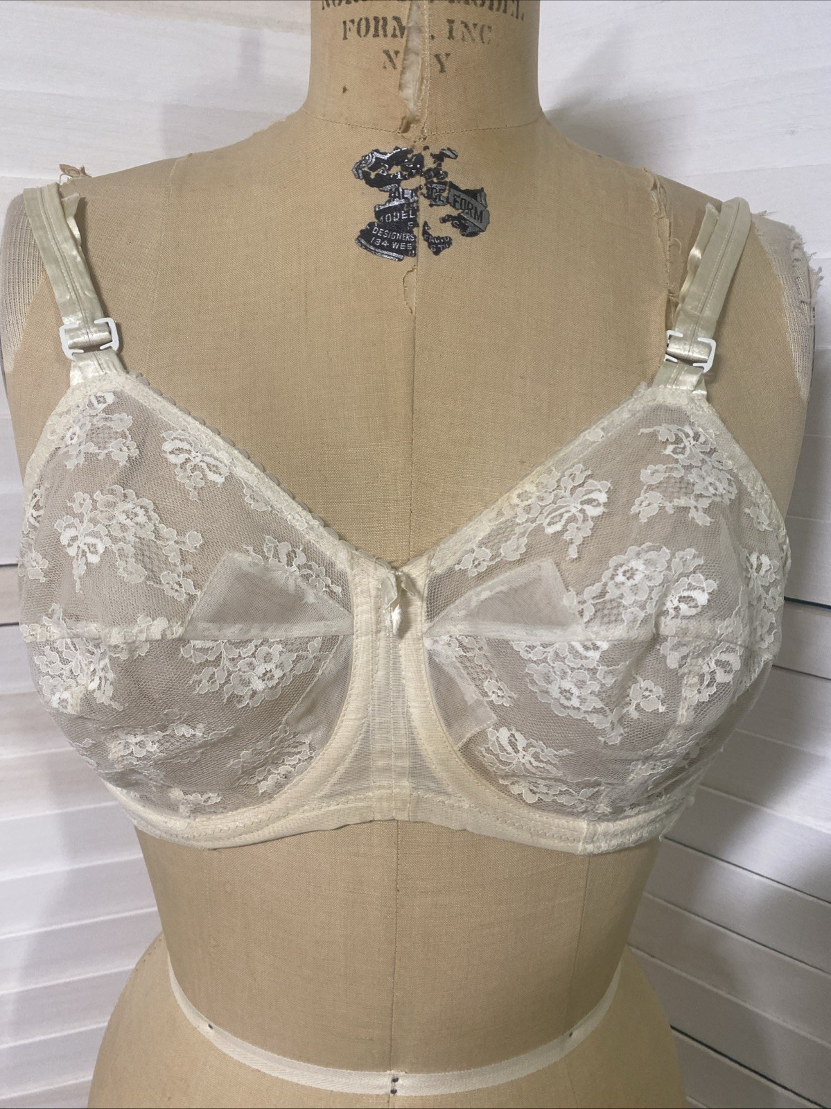 Vintage Lace Pretty Bali 3620 Underwire Bra Cream Sz 36C Pointy Union Label