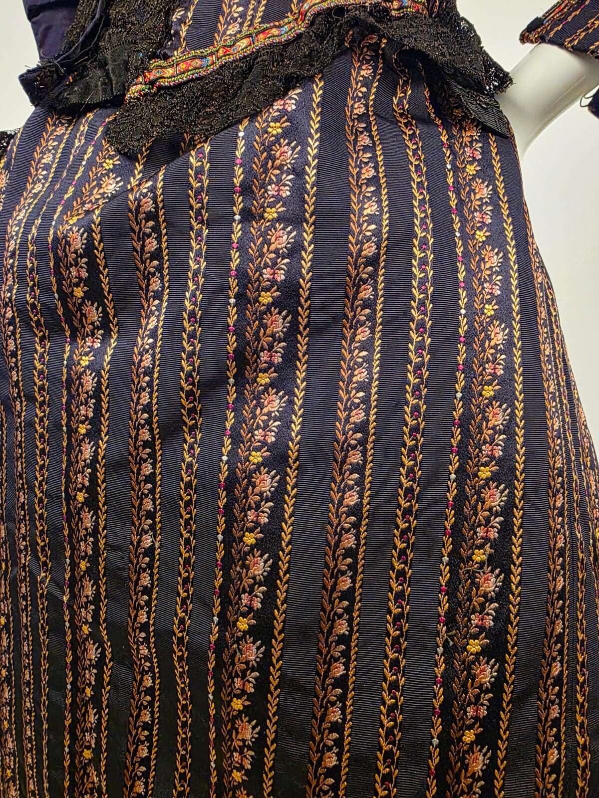 OPULENT VICTORIAN RICH FLORAL STRIPED SILK BUSTLE DRESS W LACE + PUFF SLEEVES