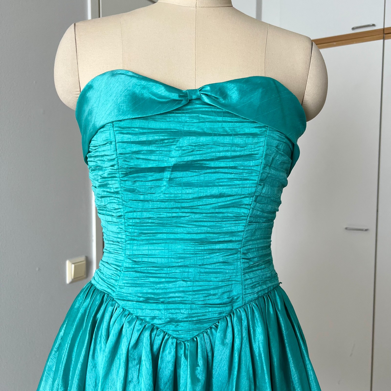 1980s Strapless Bow Back Prom Party Dress Retro Taffeta Cocktail Evening Gown