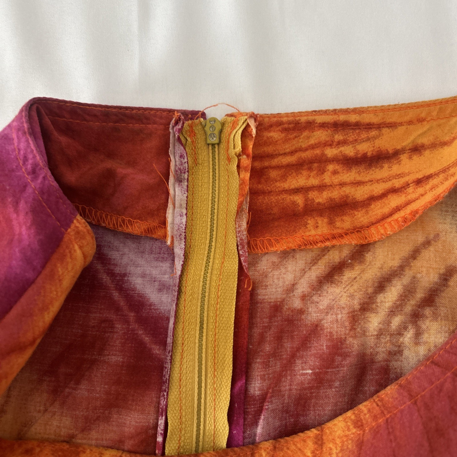 1980’s Homemade Psychedelic Sunburst Caftan Hippie Tye-dye Maxi Dress S-22-24W