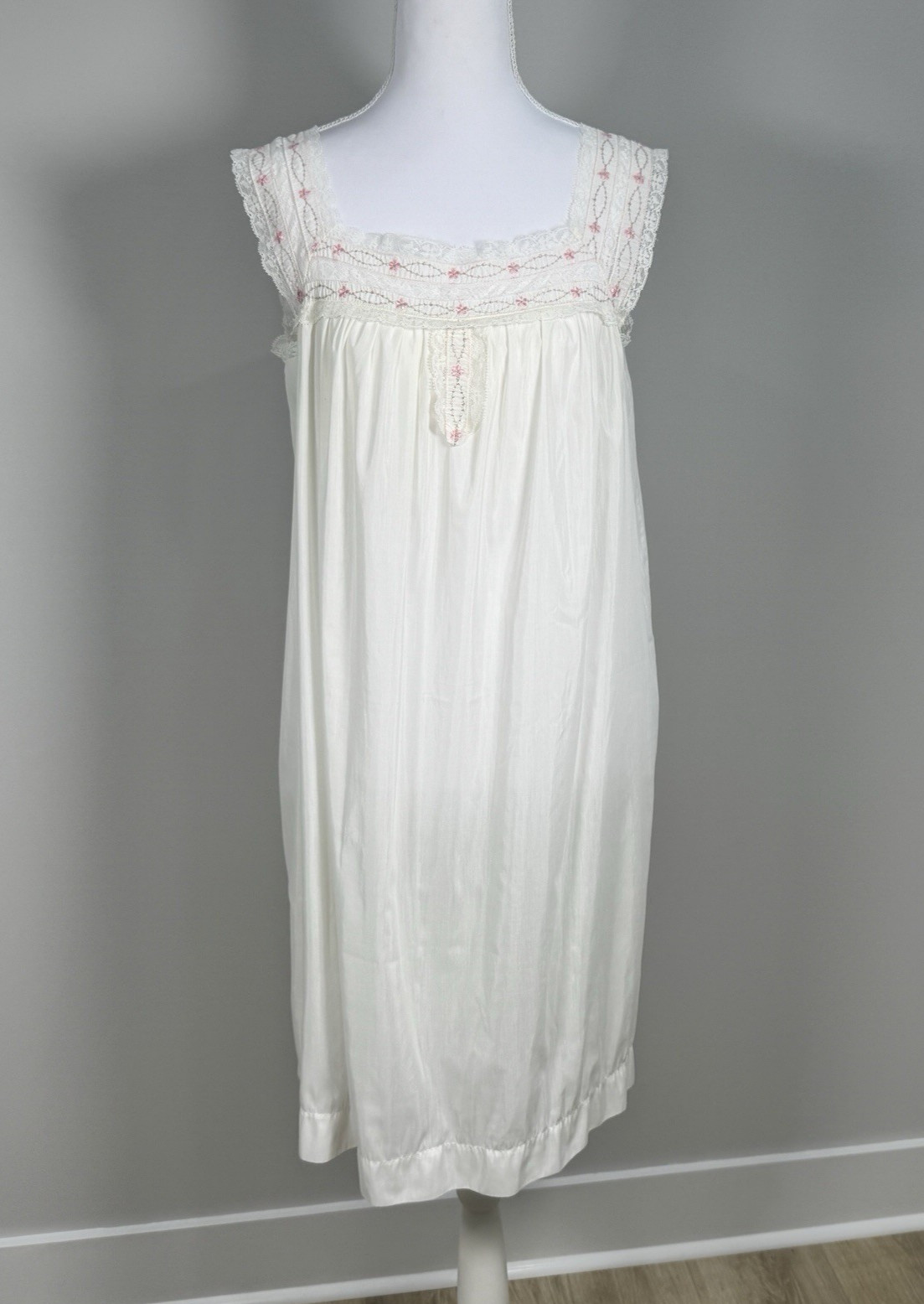 Vintage Off White Nylon Nightgown Pink Floral Lace Trim M Sleeveless Cottagecore