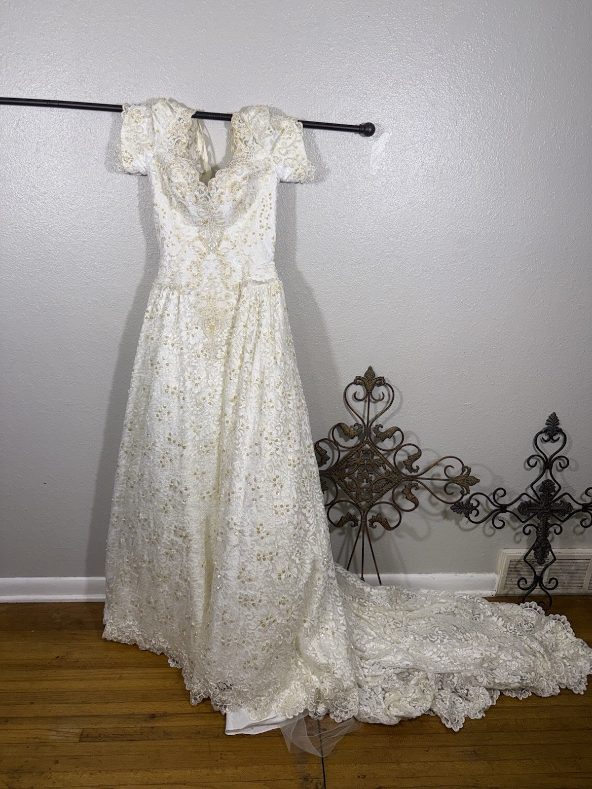 Vintage Ornate Beaded Wedding Dress Zurcion Method Prestige 6 Bow Pearls Train