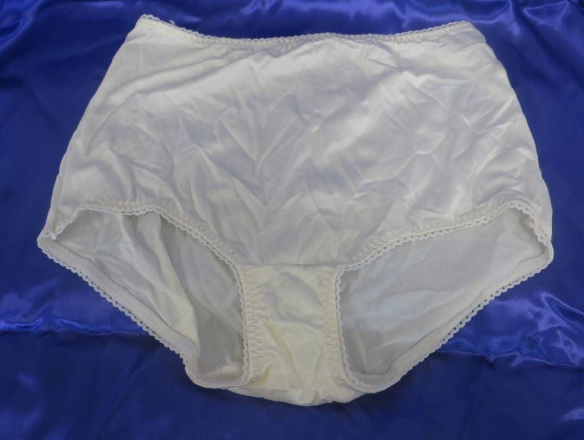 Vtg Vassarette Ivory Nylon Full Brief Panties – Women&rsquo;s – Sz L – j