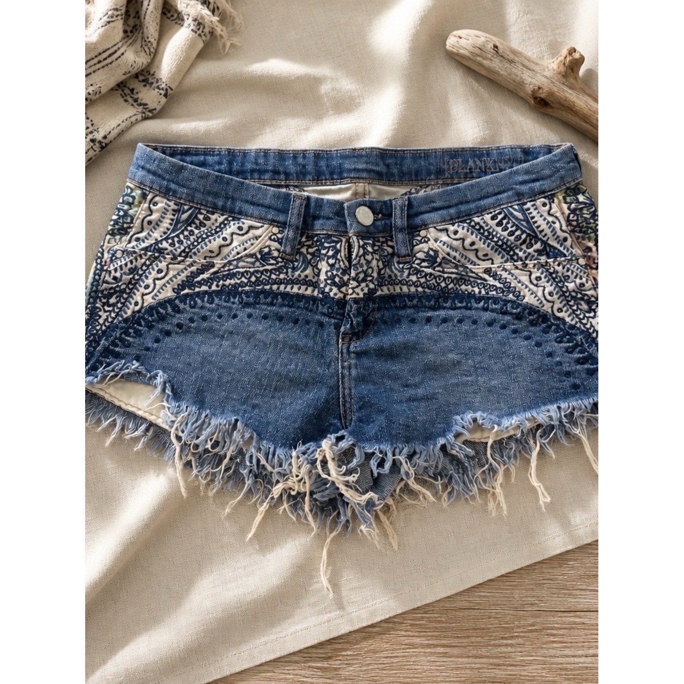 BLANKNYC Embroidered Distressed Denim Shorts size 4 Bohemian, Beach, Gypsy