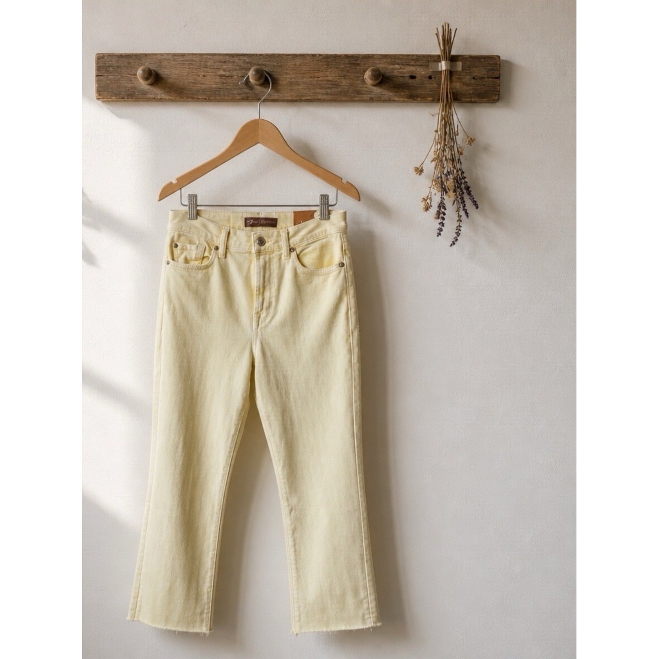 7 for all mankind vintage straight leg jeans Women&rsquo;s size 28 Pale yellow color