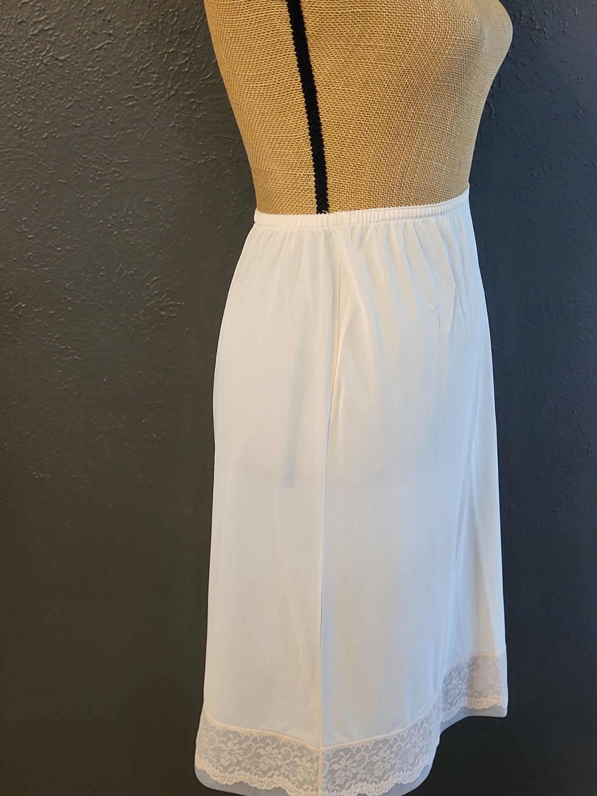 Val Mode Vtg 70s Short Peach/Pink Half Slip Lace Trim Medium Style 1300