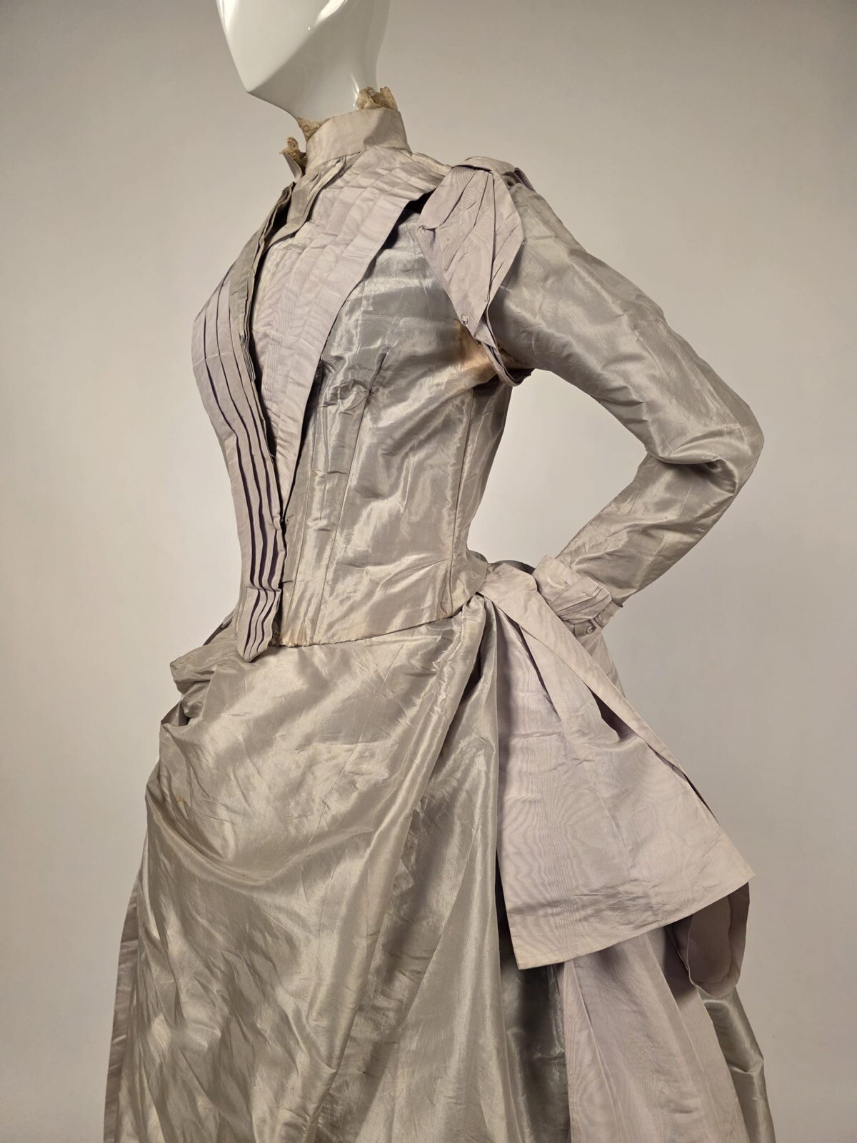 VICTORIAN 1880’S SILK TAFFETA BUSTLE DRESS W BUILT IN BUSTLE CAGE + SILK SASH