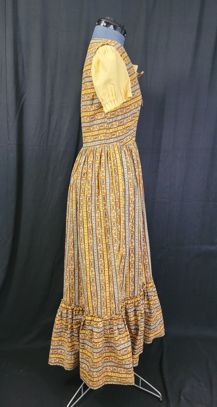 Vintage Dirndl Dress w Blouse in Brown/Yellow/Blue Pattern Size Small?