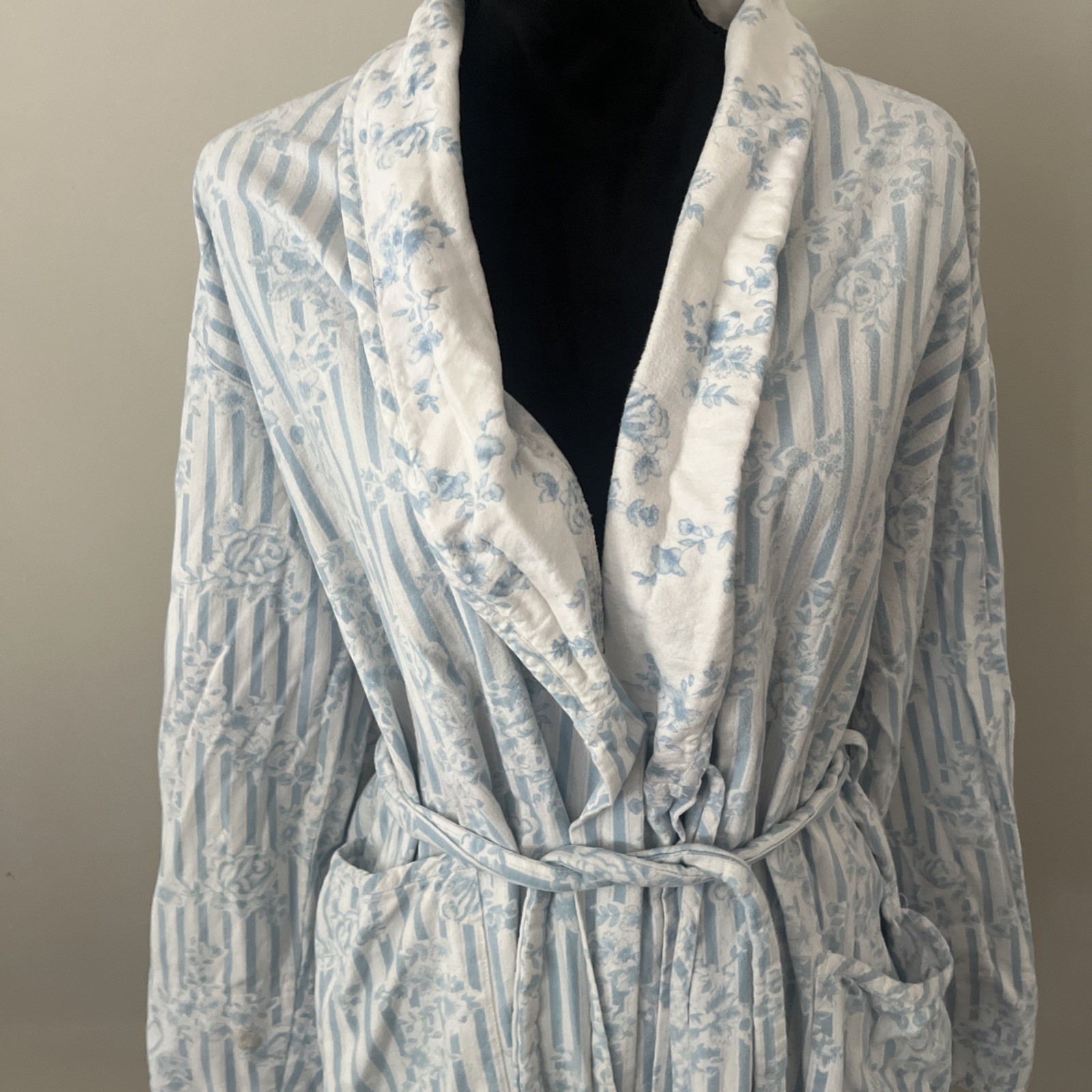 Vintage Carriage Court Blue White Striped Floral Tie Front Robe Medium Tall