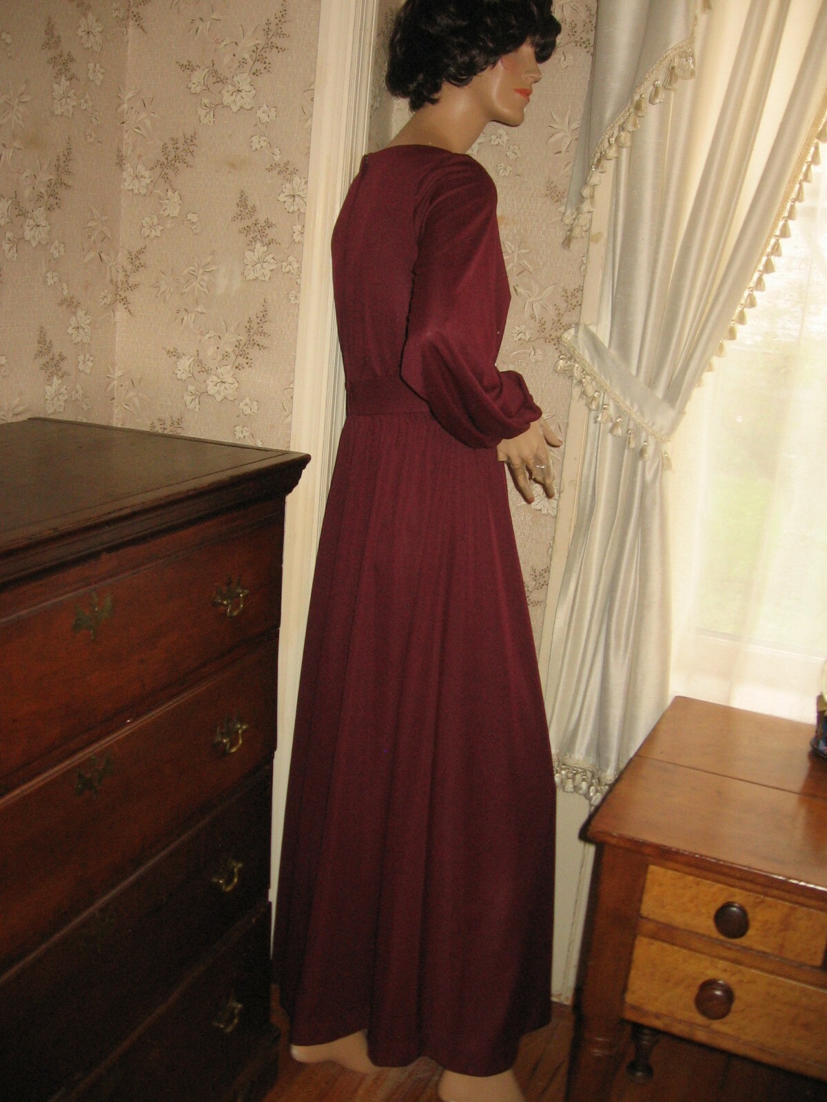 LOVELY VINTAGE 1970s BURGUNDY POLYESTER KNIT MAXI DRESS-RHINESTONE BODICE – 16