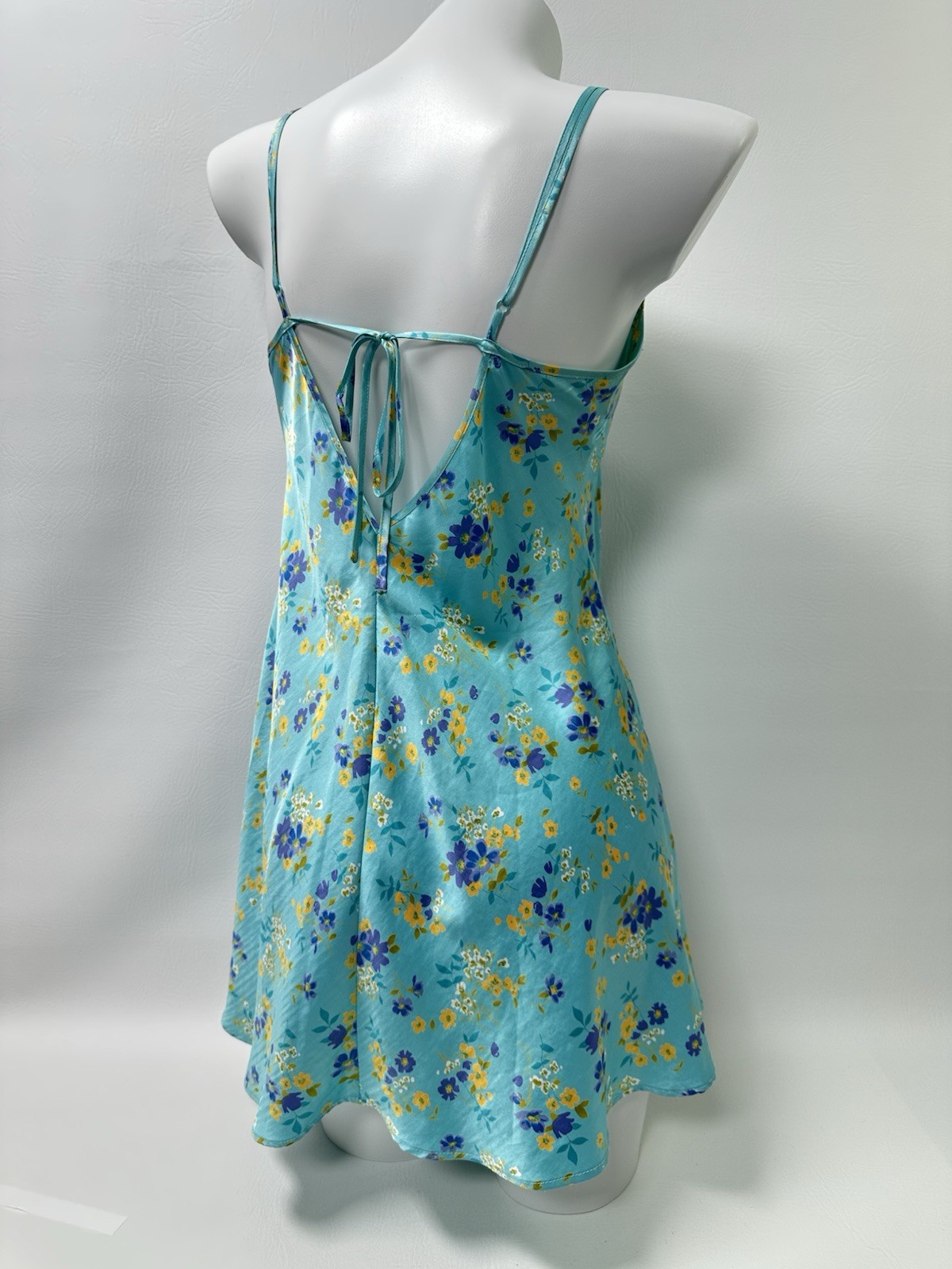 Vintage Y2K Victoria’s Secret Colorful Floral Lace Slip Dress Chemise Sz M 2001
