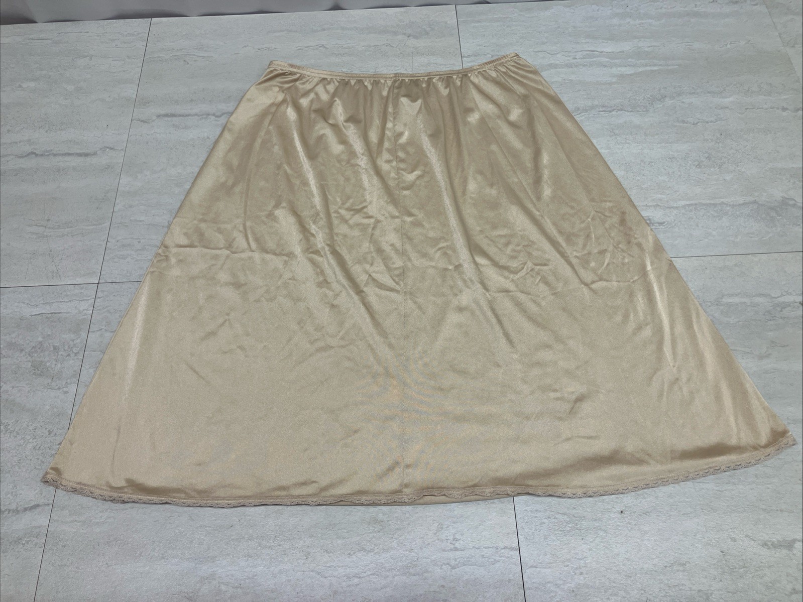 Vanity Fair Half Slip Nylon Tan Lace Size Large 24&Prime; Vintage Honduras