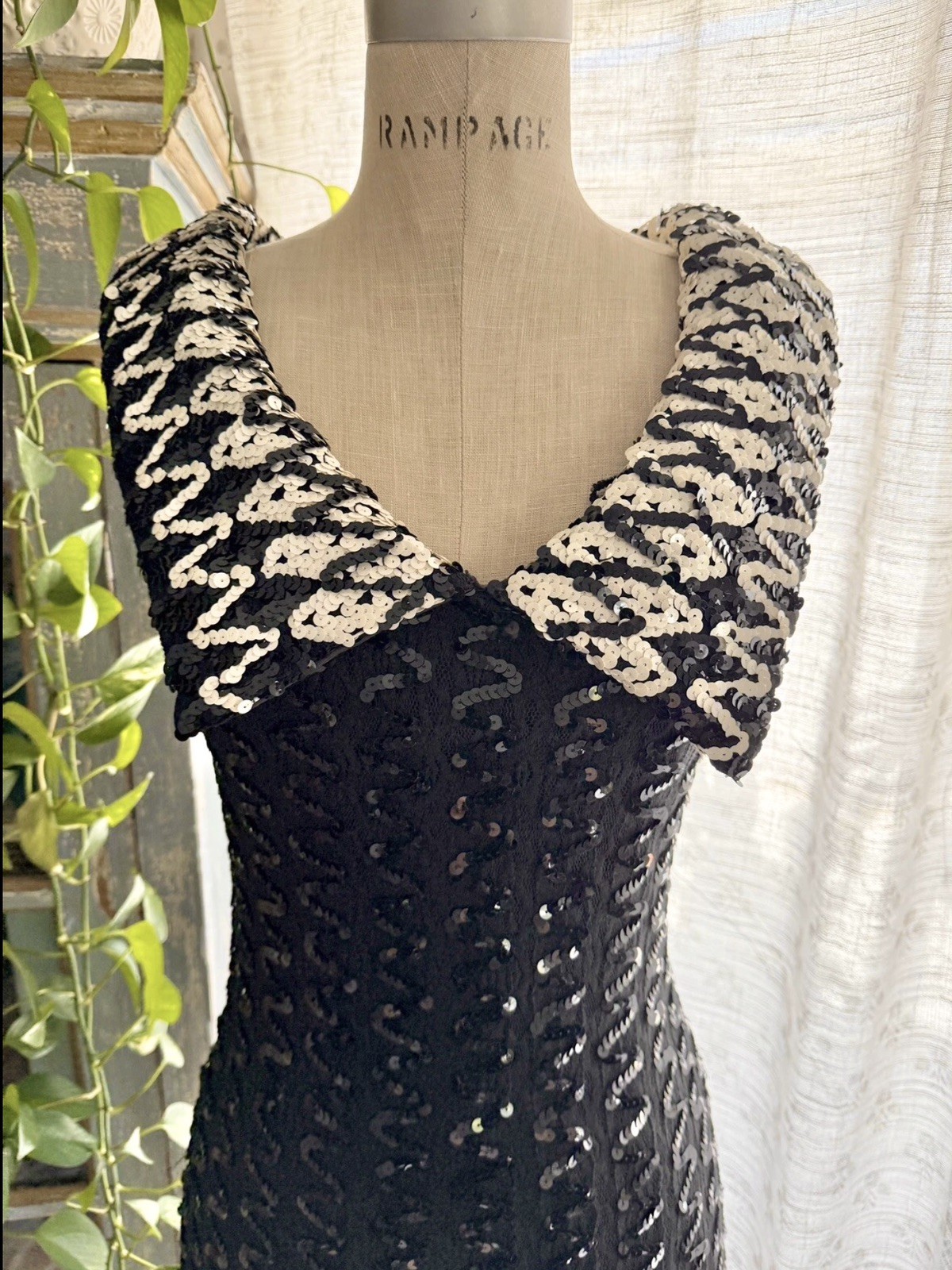 Vintage 80&rsquo;s a la Carte Black ZigZag Sequin Dress Collared Size M Stretchy Lace
