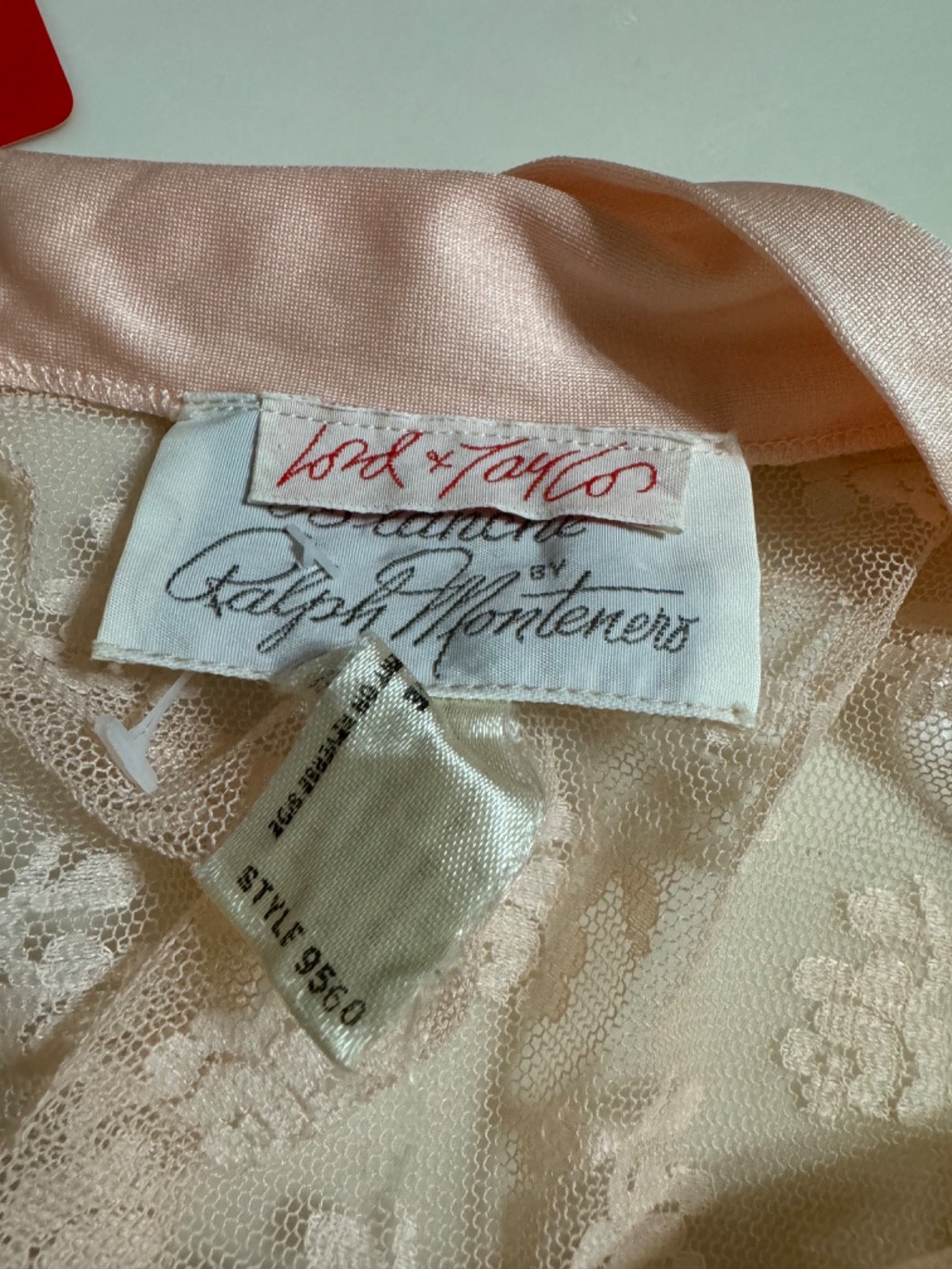 Vintage Lord and Taylor gorgeous peach nightgown and robe set size medium