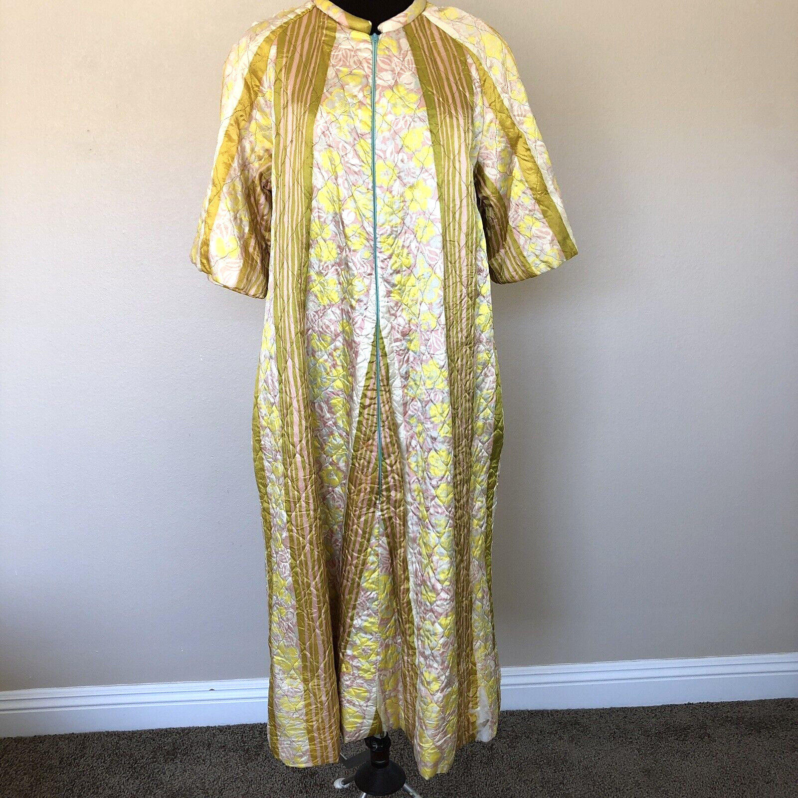 Roberta Lynn Quilted House Dress Robe Retro No Label Needs Repair 60&rsquo;s 70&rsquo;s