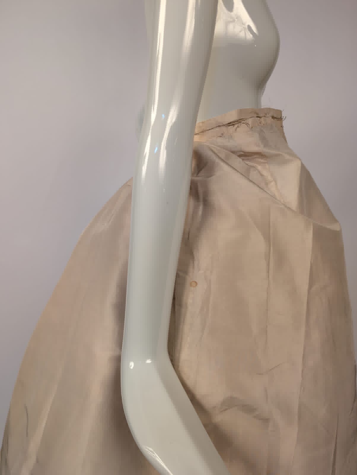 VICTORIAN 1890’S CRISP IVORY SILK TAFFETA SKIRT