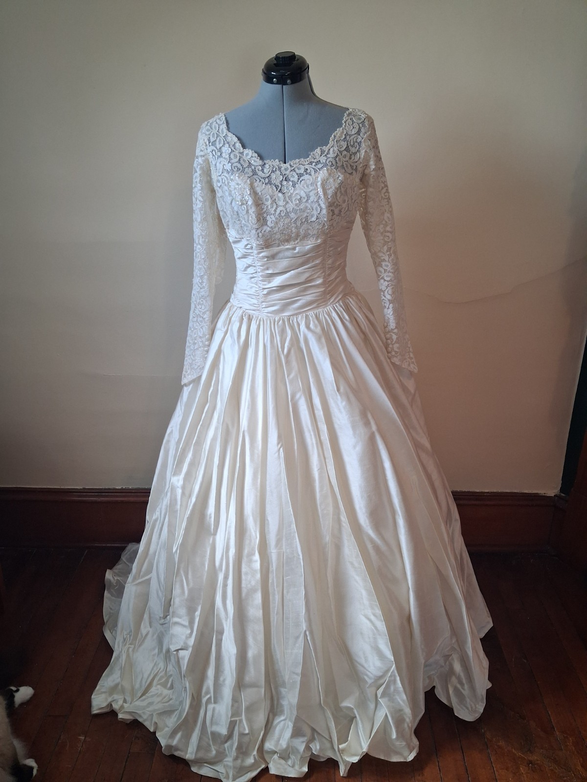 1950s Lace Wedding Dress Professionally Restored Sz S/M Gown W Accessories