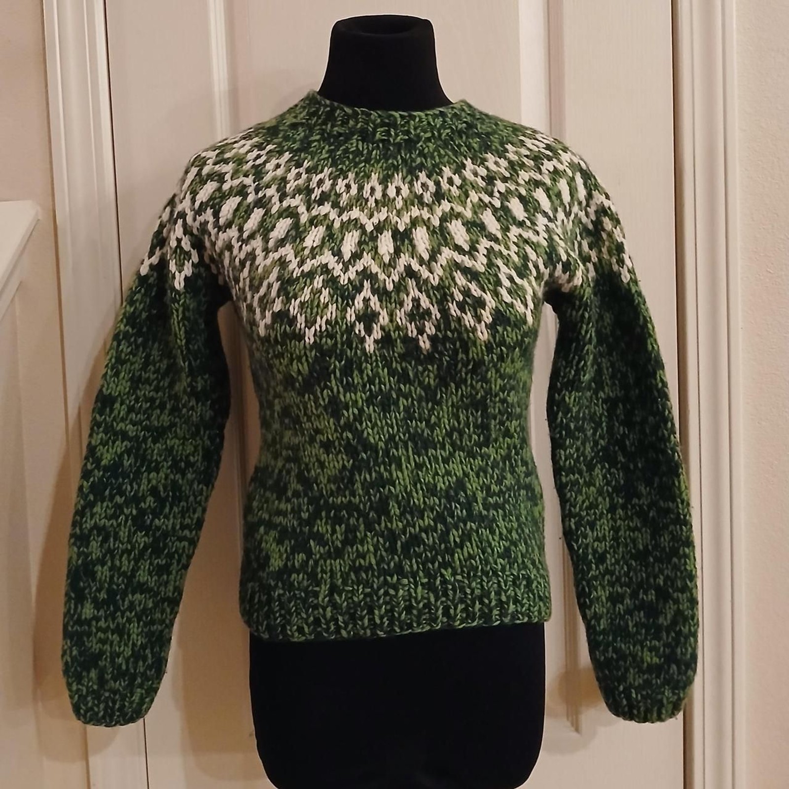 Vintage American Eagle green/white hand-knit Fair Isle 100% lambswool sweater S