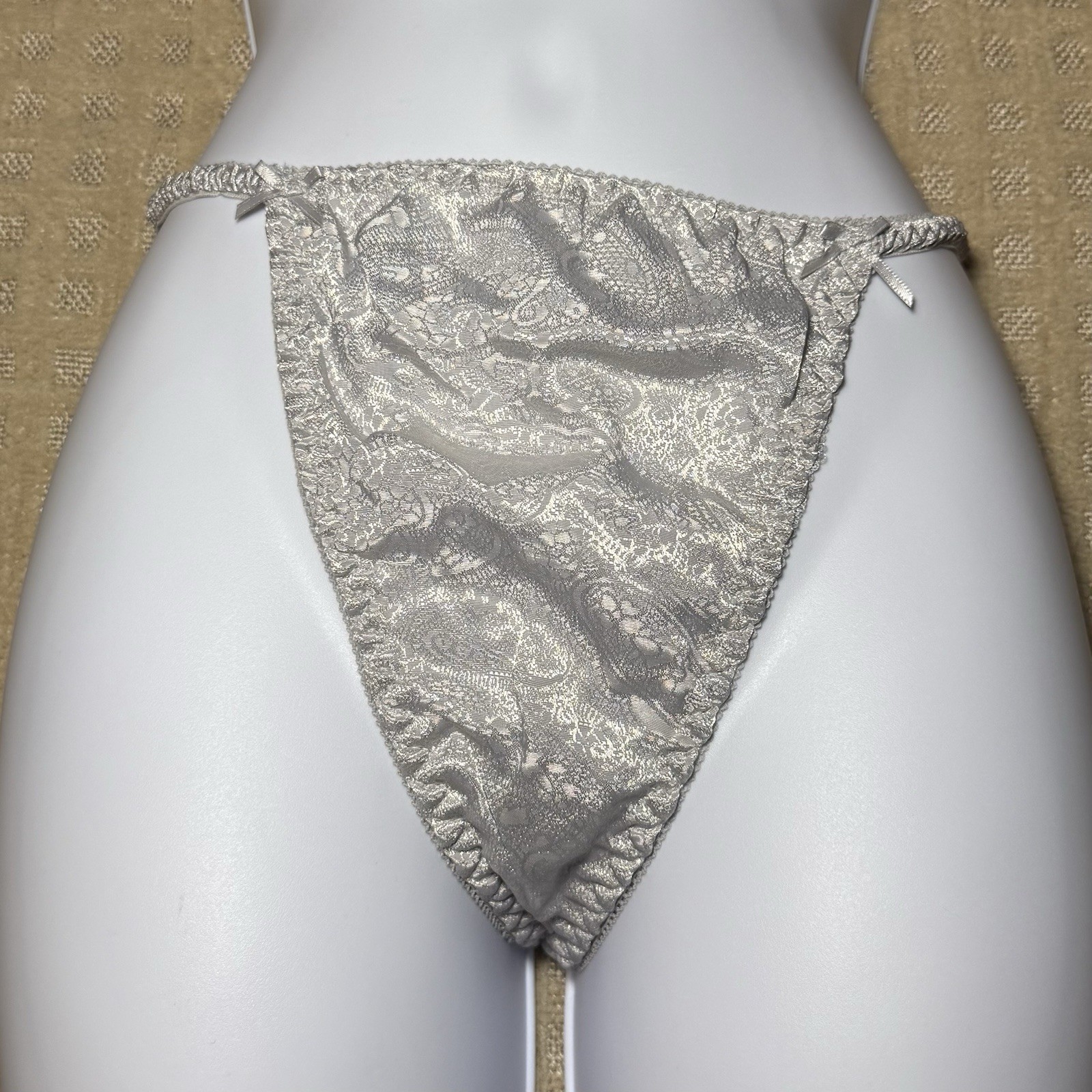NWOT 90’s VTG Gilligan & O’Malley Gray Satin String Thong Bow Panty Size L/7