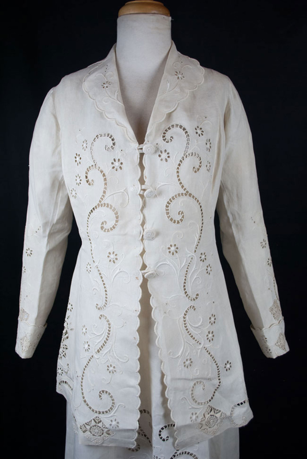 Edwardian 1908 Cutwork Whitework Linen Walking Suit – 3 Piece Outfit