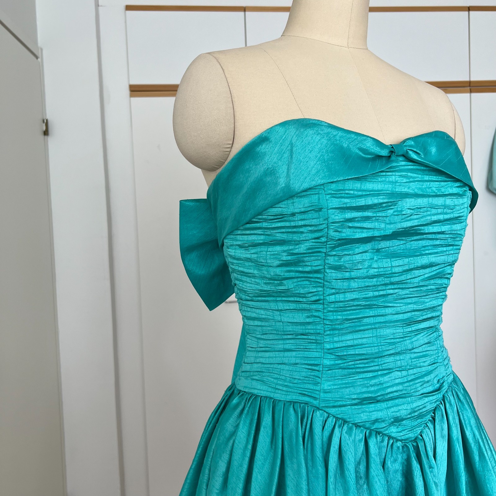 1980s Strapless Bow Back Prom Party Dress Retro Taffeta Cocktail Evening Gown