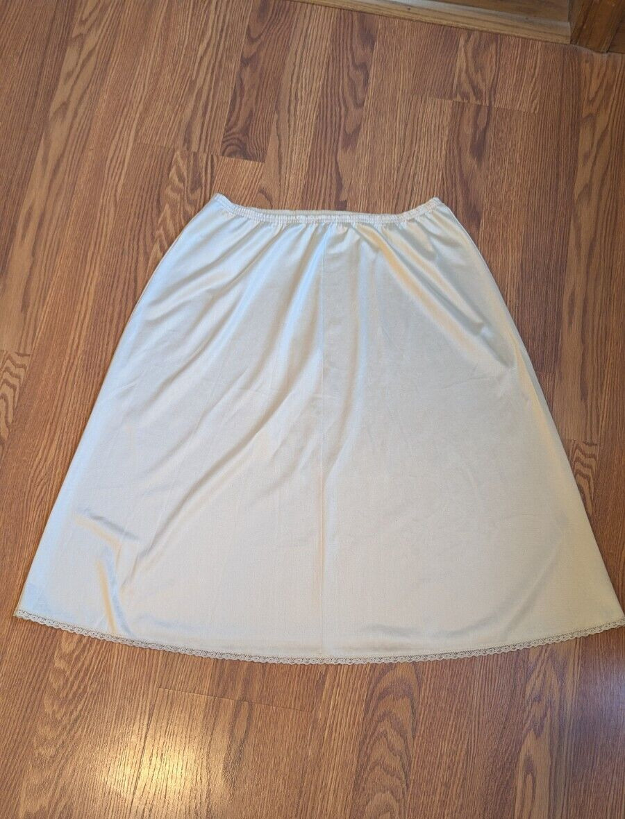 Vintage Vanity Fair Beige Half Slip Stretch Waist Nylon Made USA MT