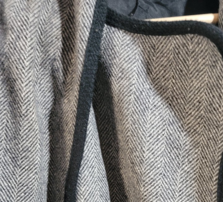 80s VTG Gray Herringbone 100% Wool Cape Cloak Coat Pockets Scarf One Size USA