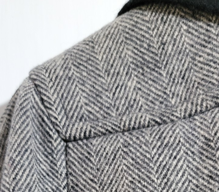 80s VTG Gray Herringbone 100% Wool Cape Cloak Coat Pockets Scarf One Size USA