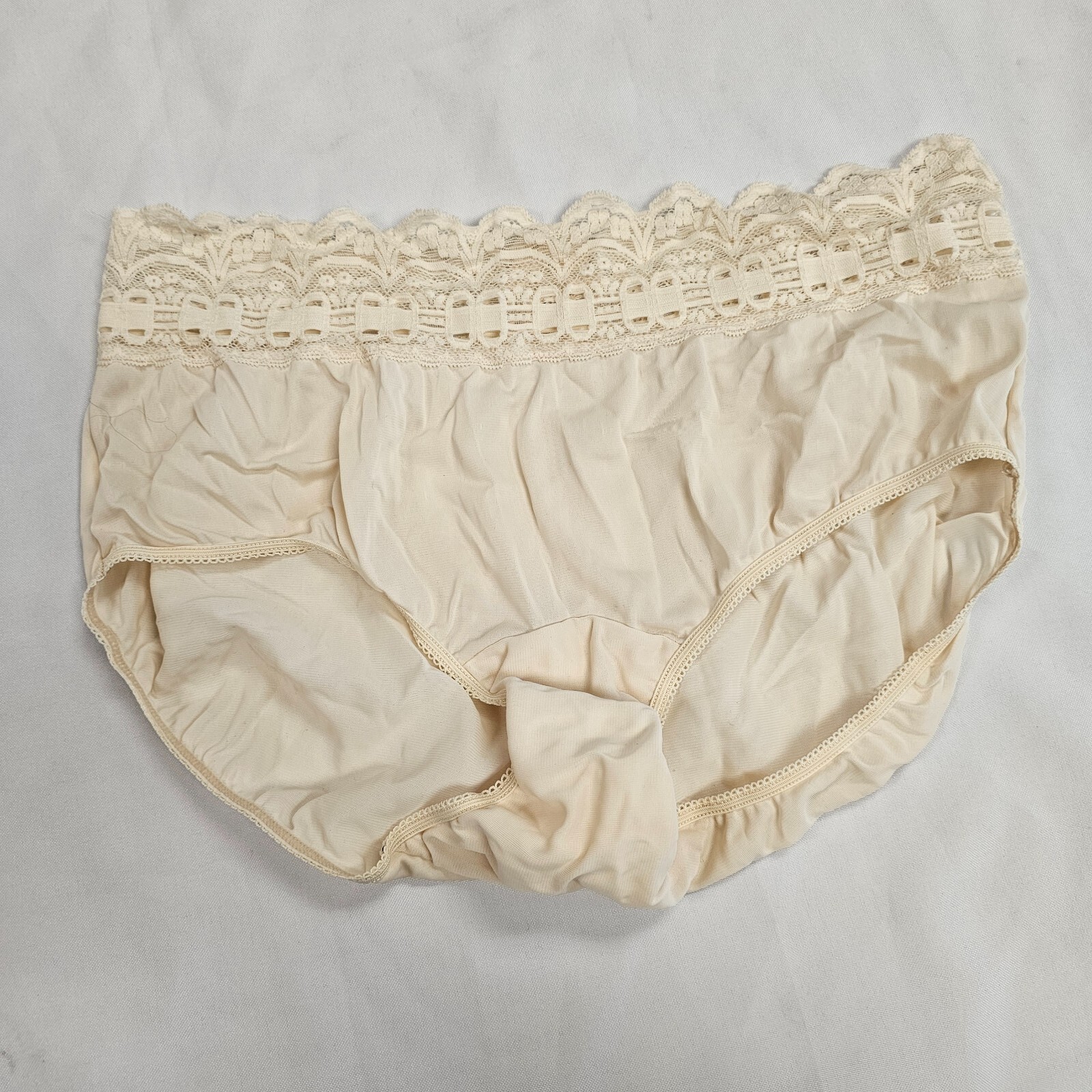 Vintage Olga Secret Hugs Panties Cream Ivory Silky Nylon Lace Band L 7 Large