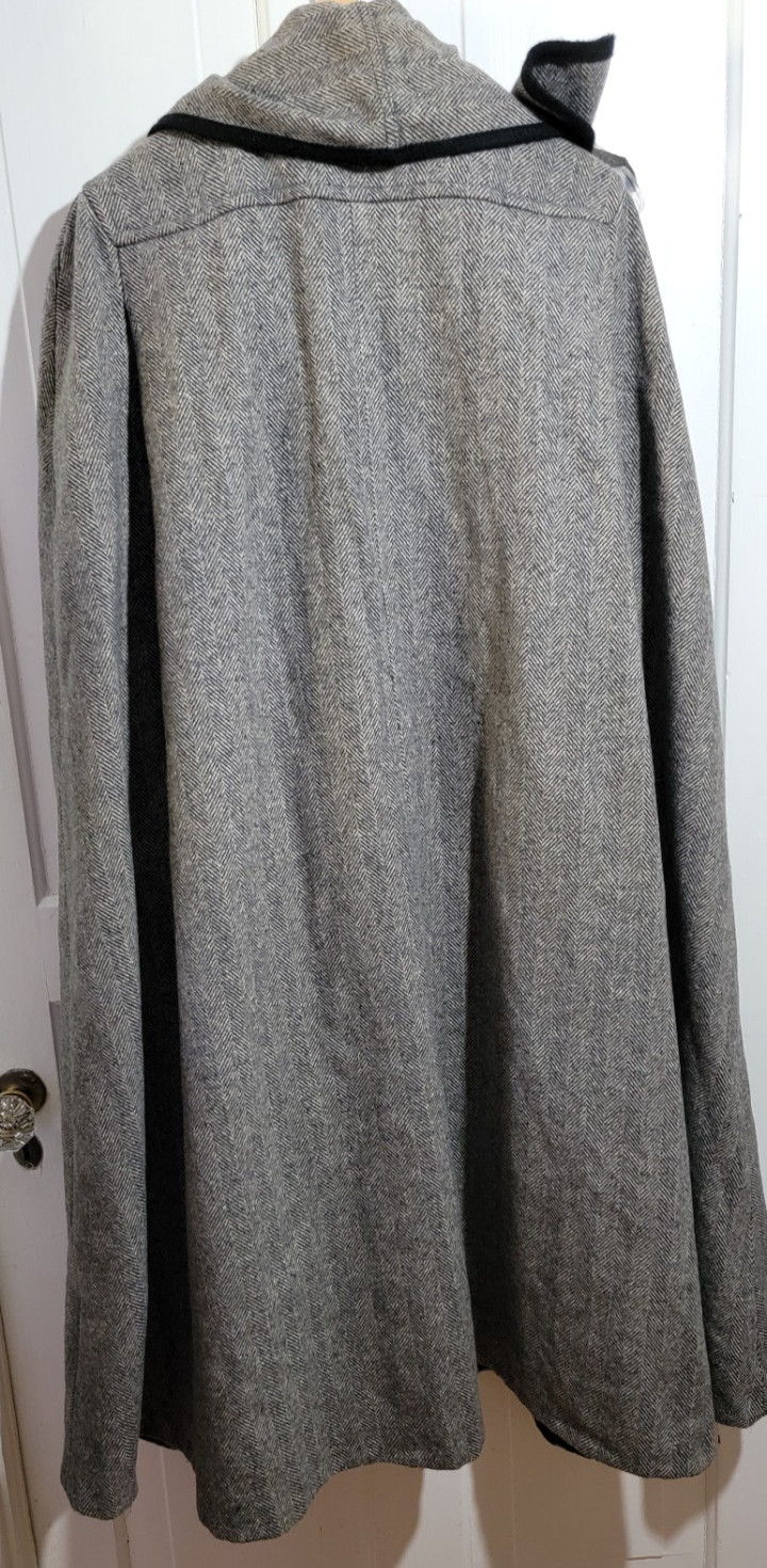 80s VTG Gray Herringbone 100% Wool Cape Cloak Coat Pockets Scarf One Size USA