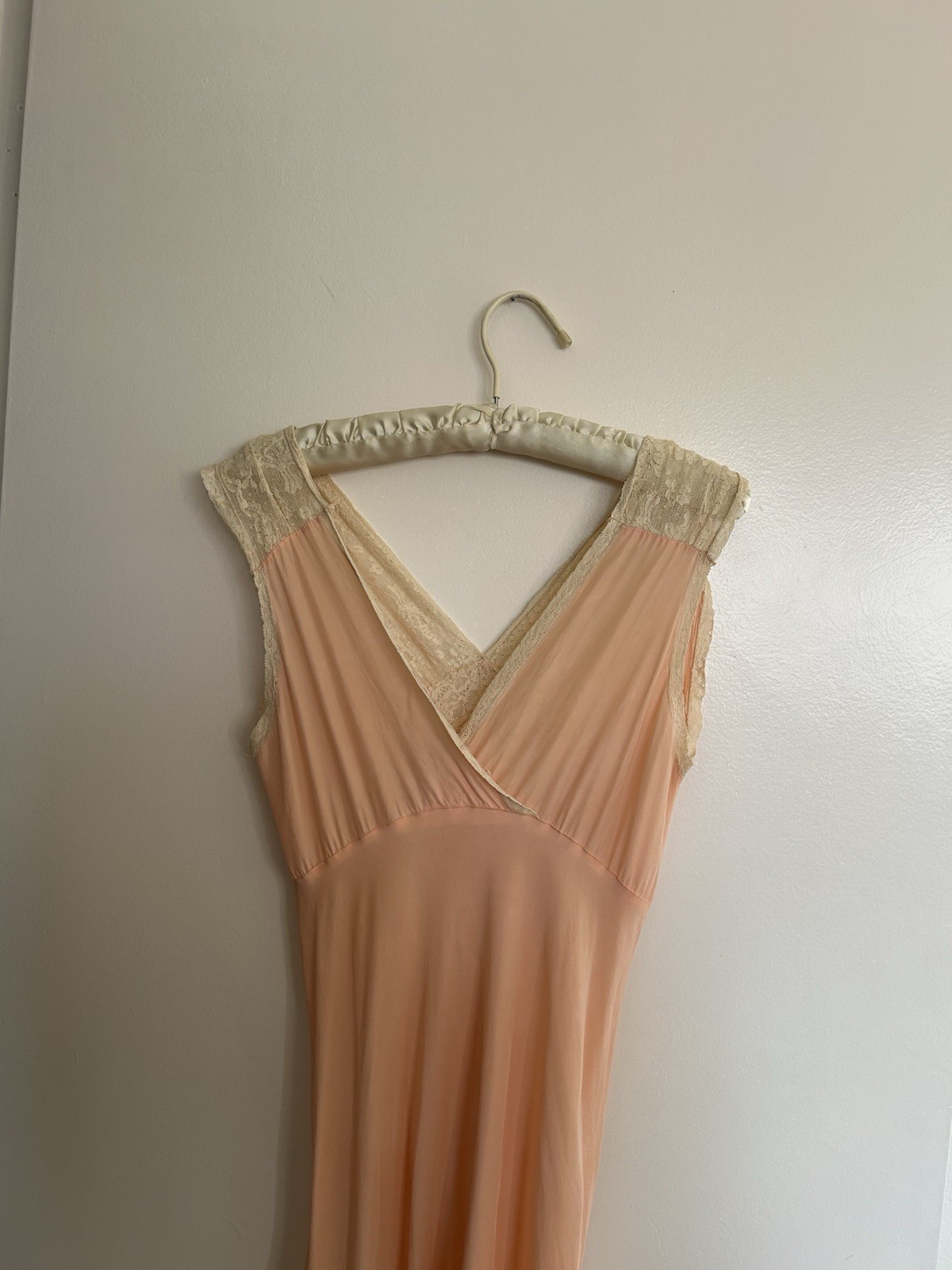 1940s Peach Pink Lace Bias Cut Slip