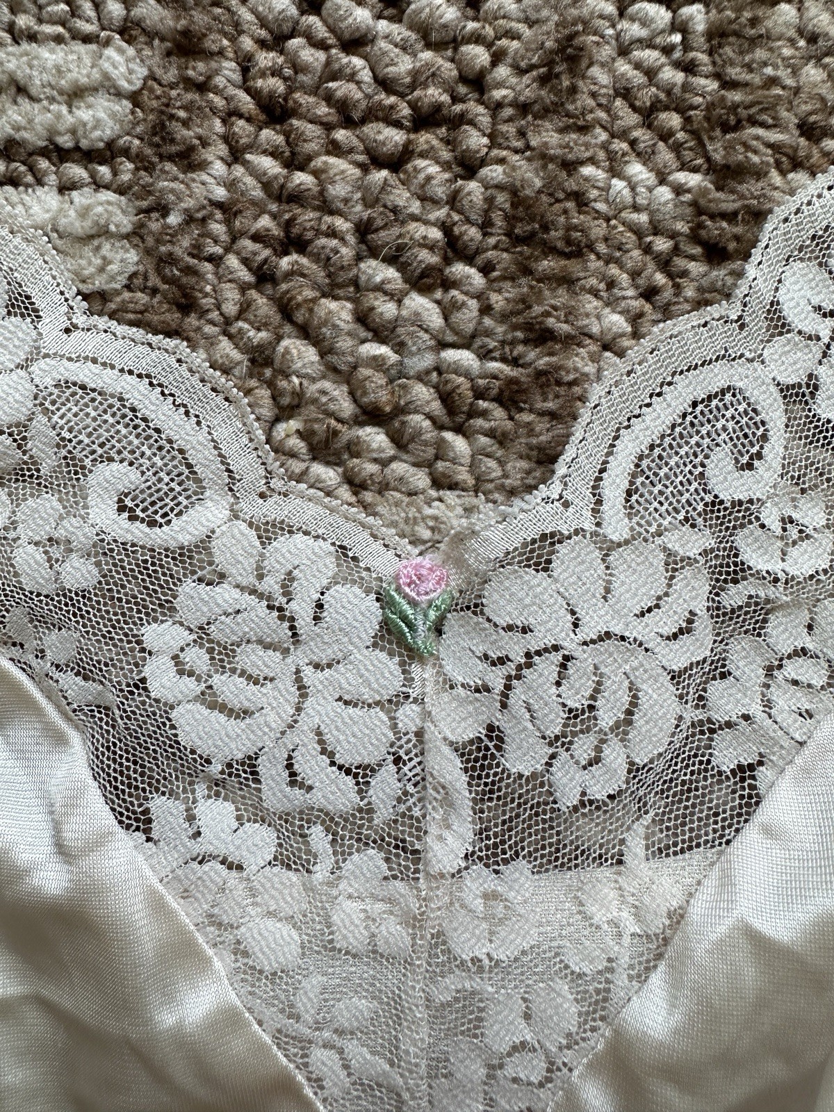 Maidenform Chantilly Ivory Lace Trim Camisole Lingerie, Size 32 (64004)