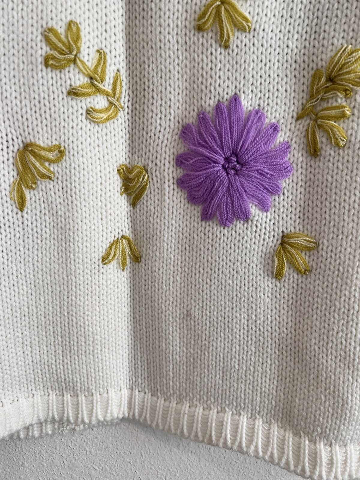 1960s Glamour Knit acrylic embroidered sweater Size 44 Flowers