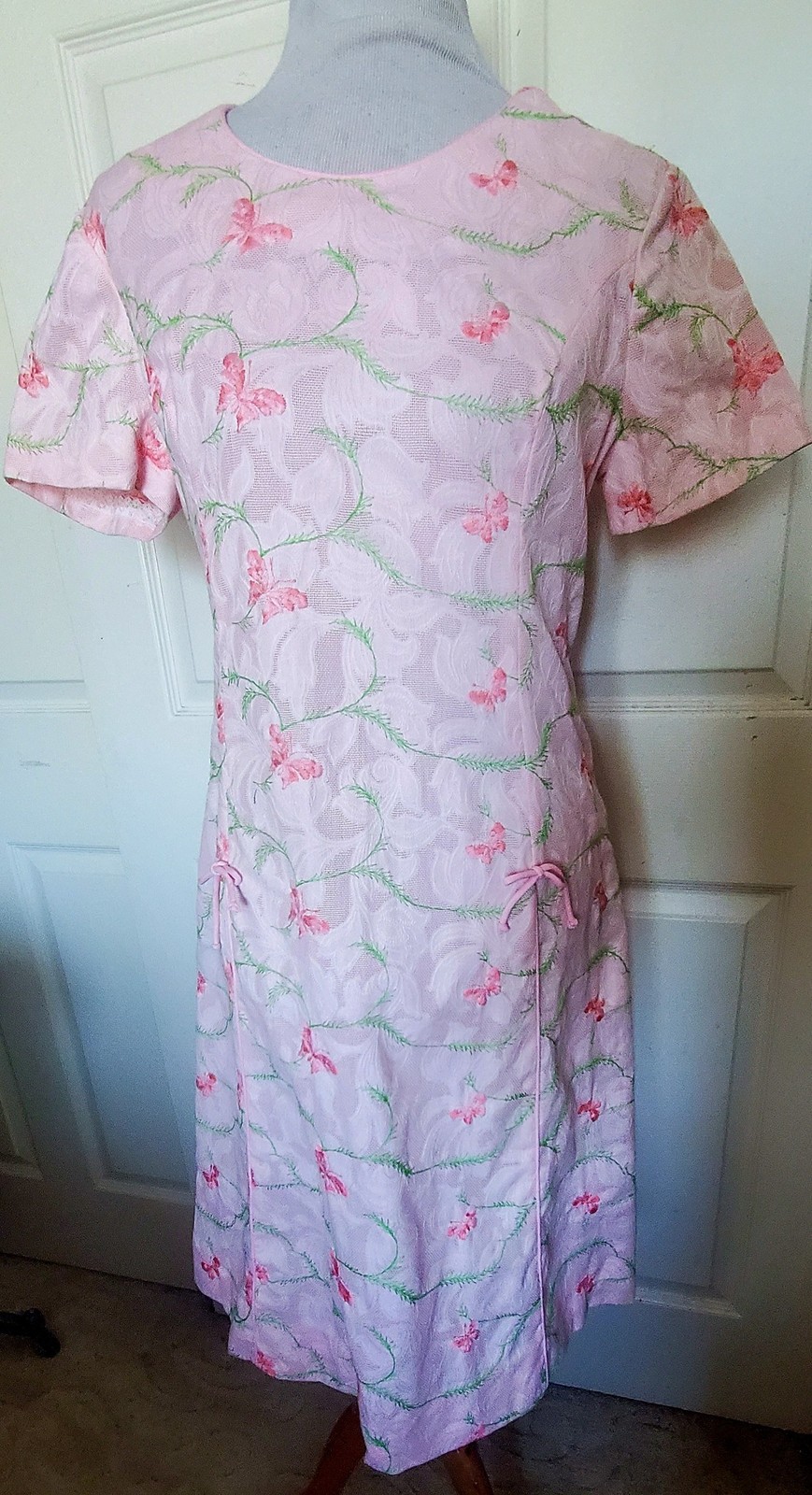 Vintage 70s Pink Embroidered Butterfly Dress L&rsquo;Aiglon B40