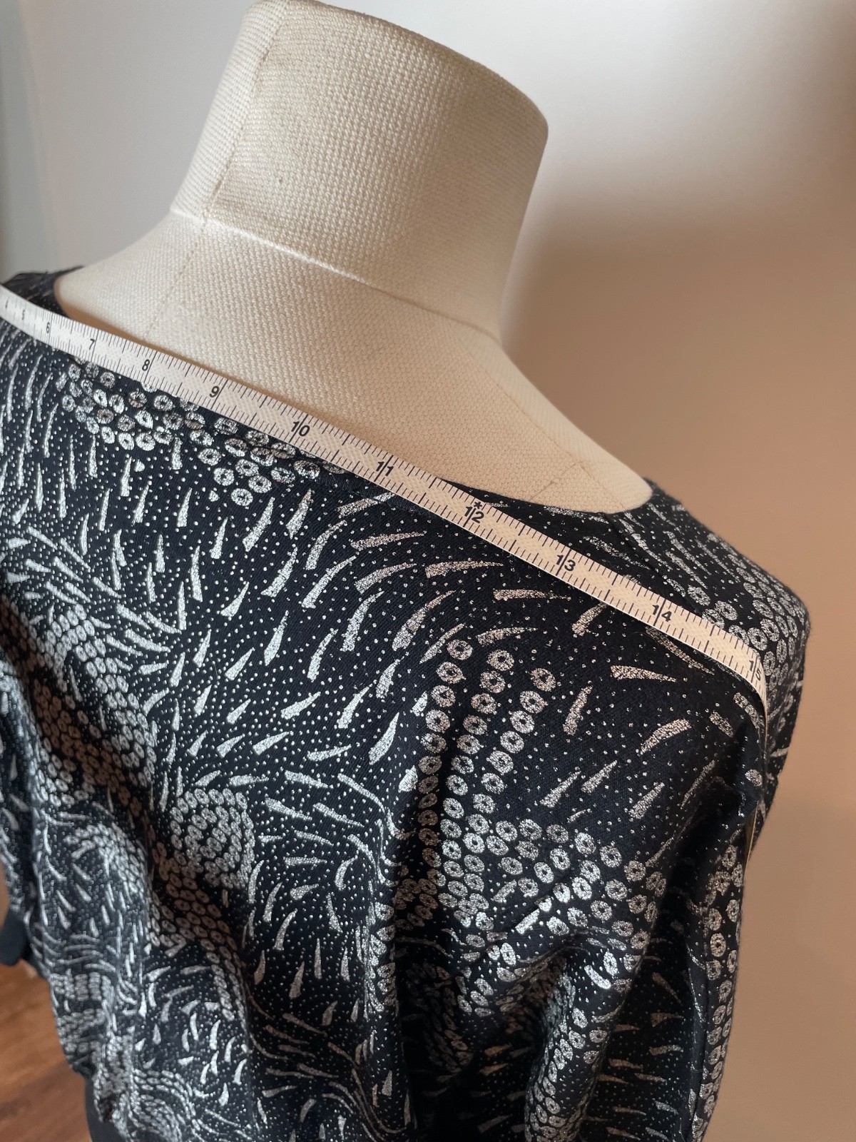 Vintage Golden Gate 1980&rsquo;s Pullover Dolman sleeve Black with silver metallic top