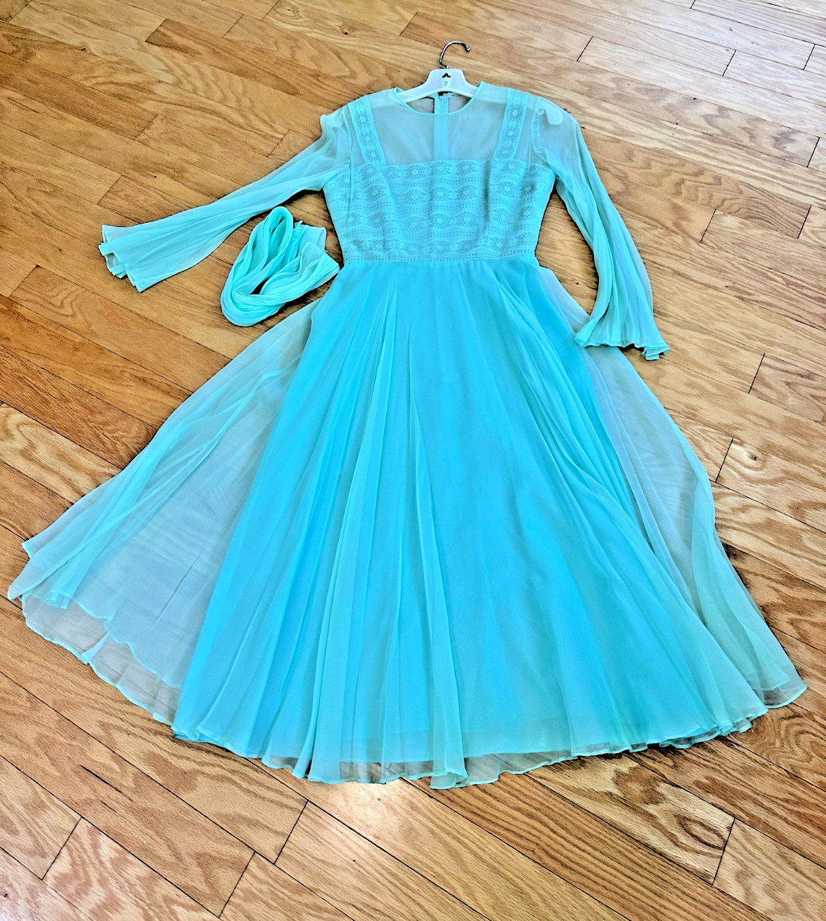 VTG Mardi Gras 1950s Hostess Mint Green Chiffon Formal Dress, Flowy