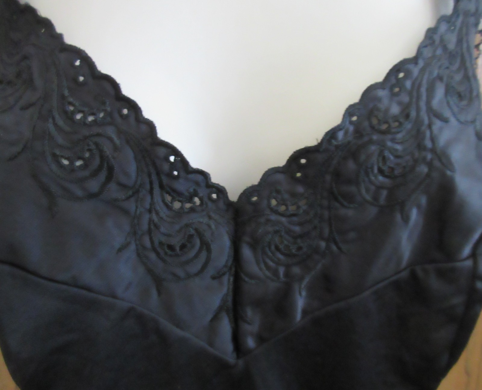 VANITY FAIR BLACK nylon satin LACE scalloped camisole slip top sz 36 / 40&Prime; bust