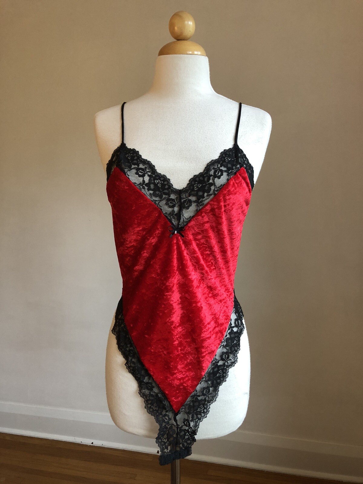 GORGEOUS VTG MADELON LOUDEN Red Crushed Velvet Black Lace Teddy Lingerie SZ S