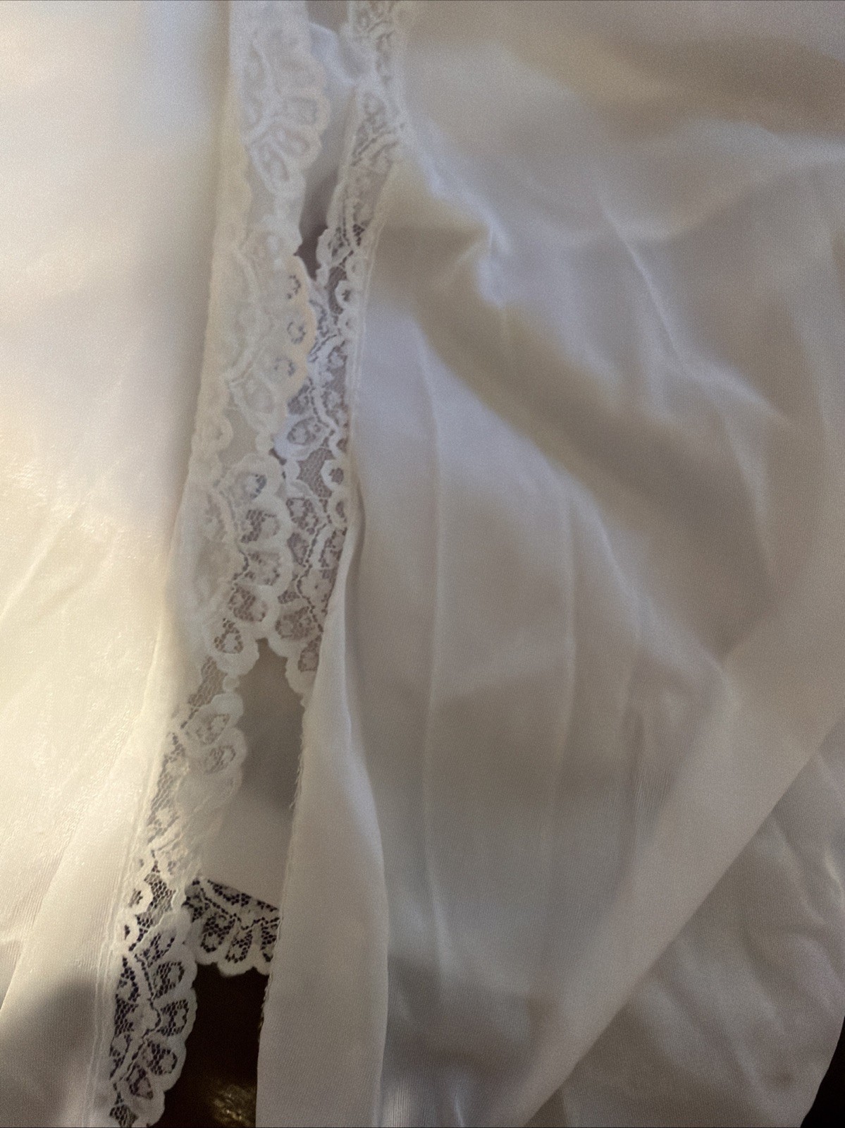 Pinehurst Slip Vintage White 35” Lace Hem Side Slit #5484 Large 100% Nylon