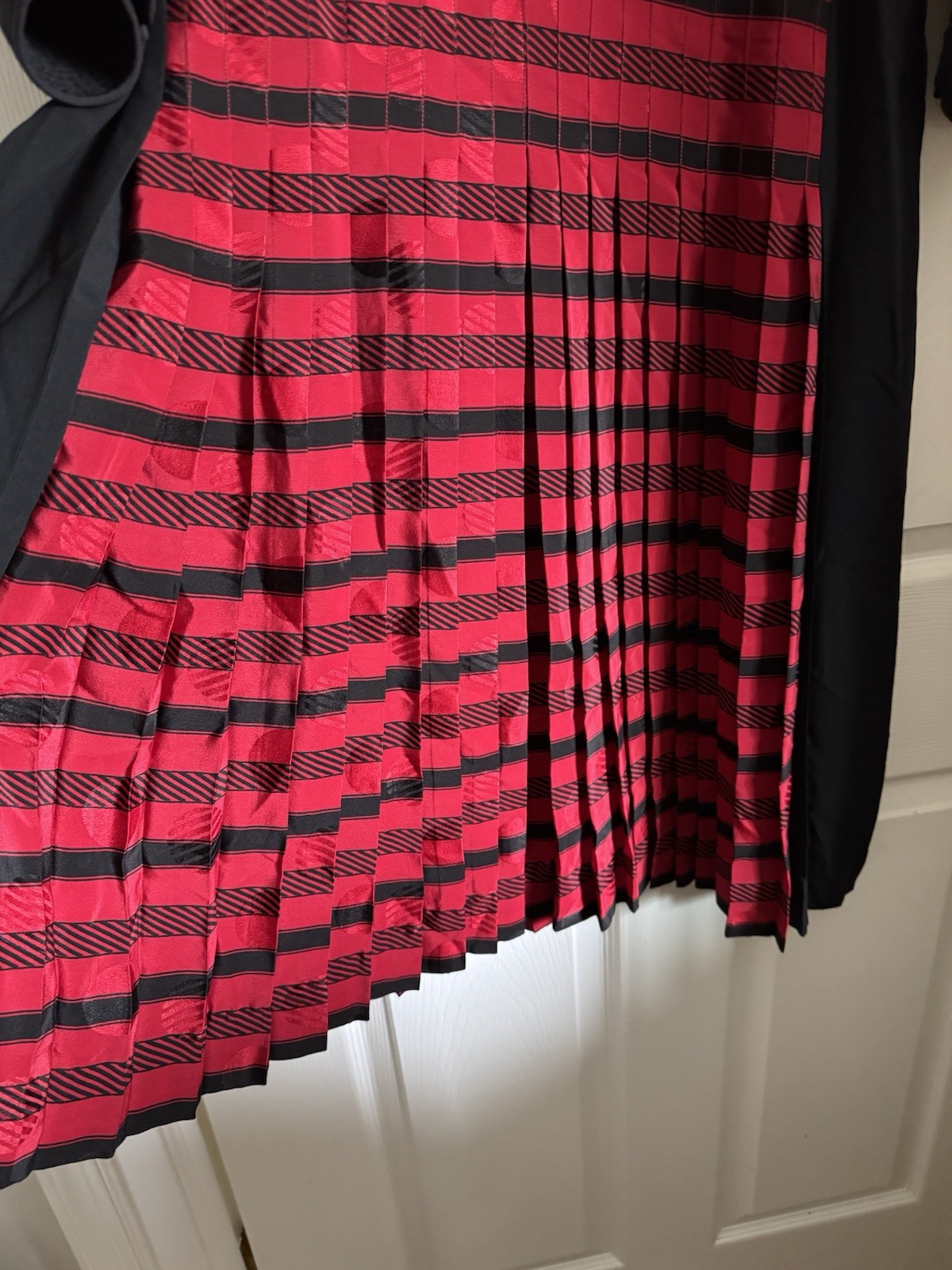 Vintage Aurora Ruffolo Custom Made Silk Satin Black/Red Pleated Dress Size 10/12