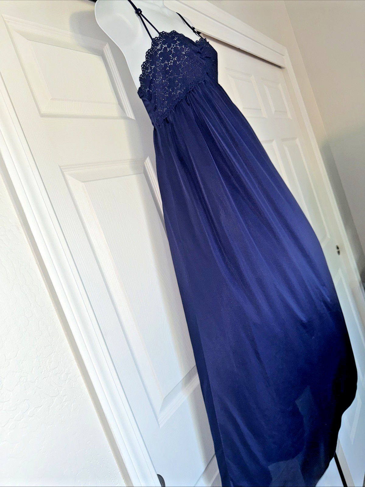VTG VANITY FAIR Navy BLUE SWEEP NIGHT GOWN Large Long stretch Lace BODICE Gown