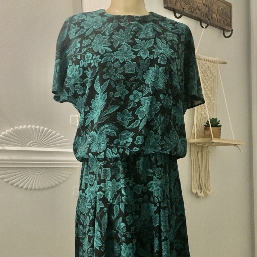 Vintage Dress short sleeve Green and Black Floral Print Sz. 10 Items California