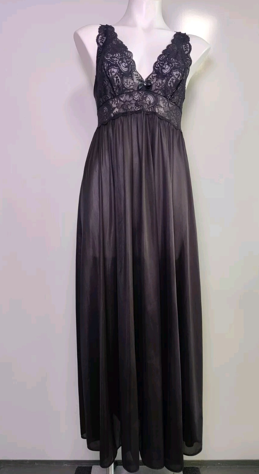 Vintage Shadowline Olga-esque Women&rsquo;s Full Sweep Black Med Peek-a-boo Lace EVC