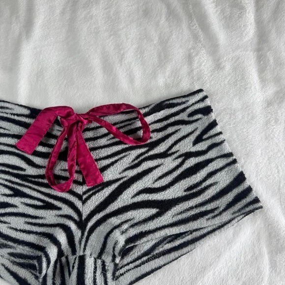 No Boundaries soft fluffy pink zebra print mini shorts y2k vintage mcbling