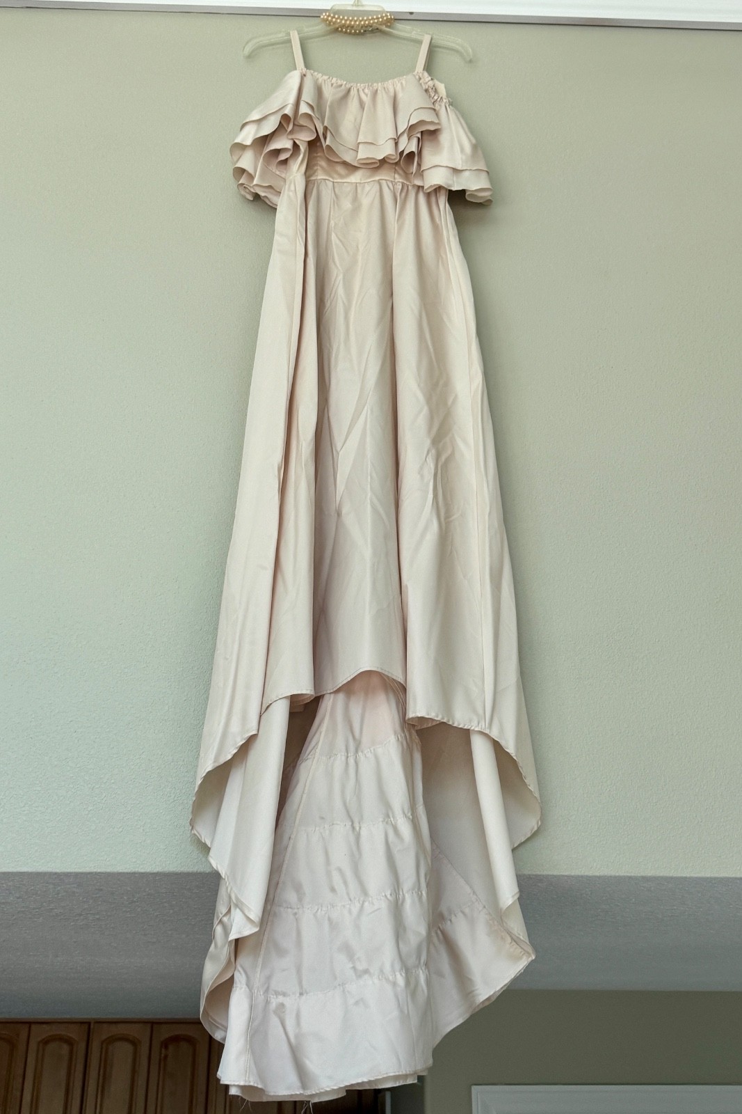 VTG Romantic Dress with Ruffle Train and Bows S 1072