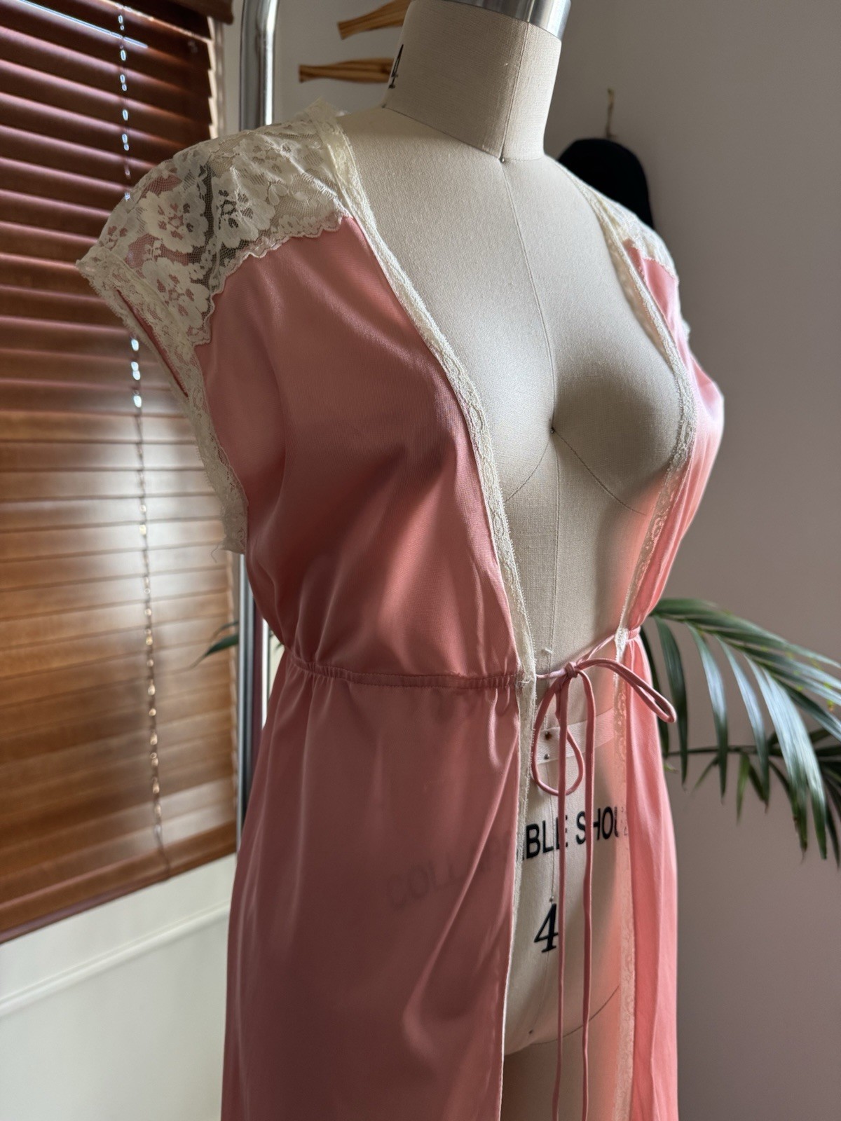 Vtg 60s 70s Lingerie Pink Old Hollywood Glamour Long Open Nightgown Accent Robe
