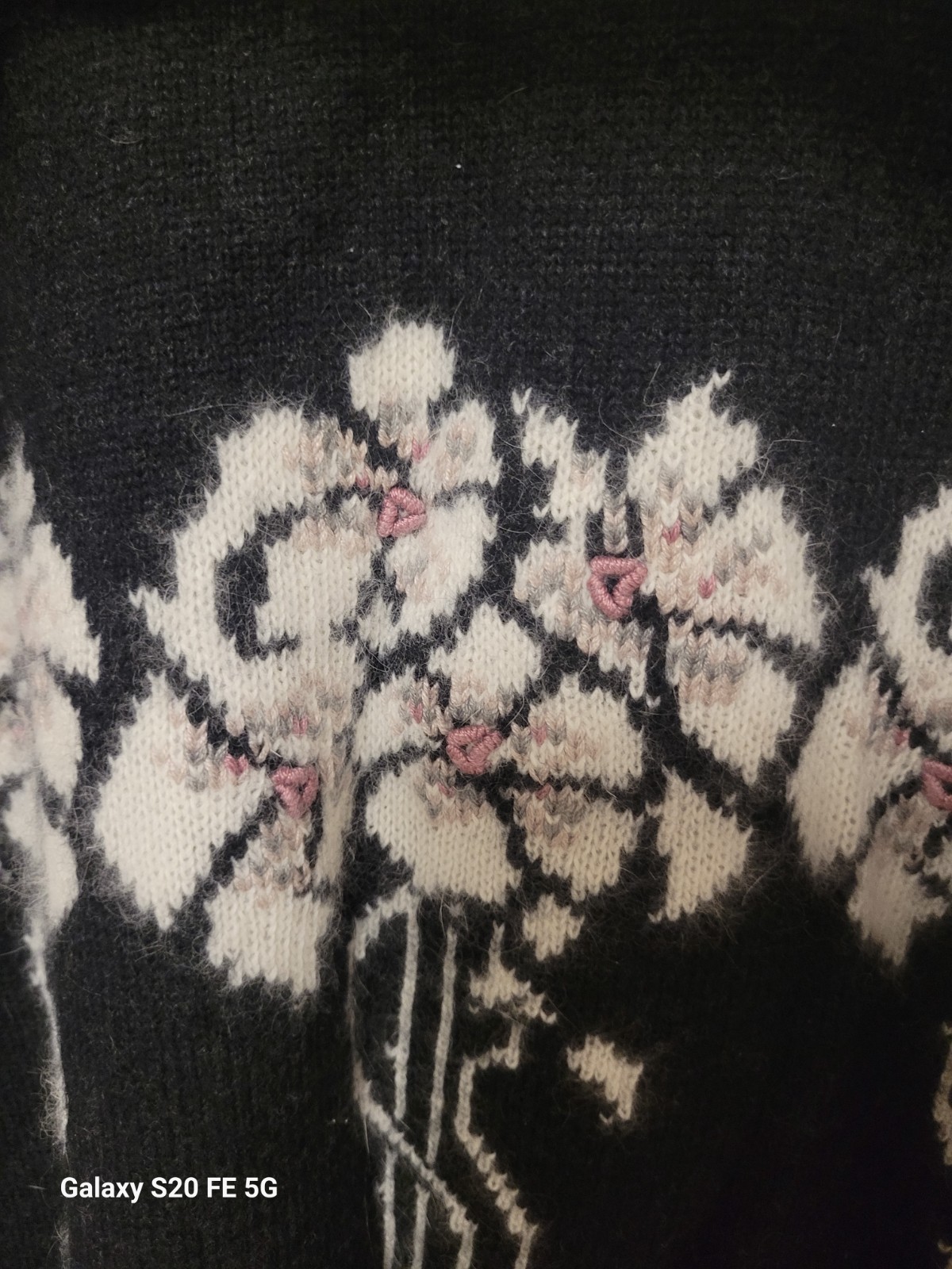 Vtg grandma chic Cullinane Lambswool Rose Design Oversized Lace Collar Sweater