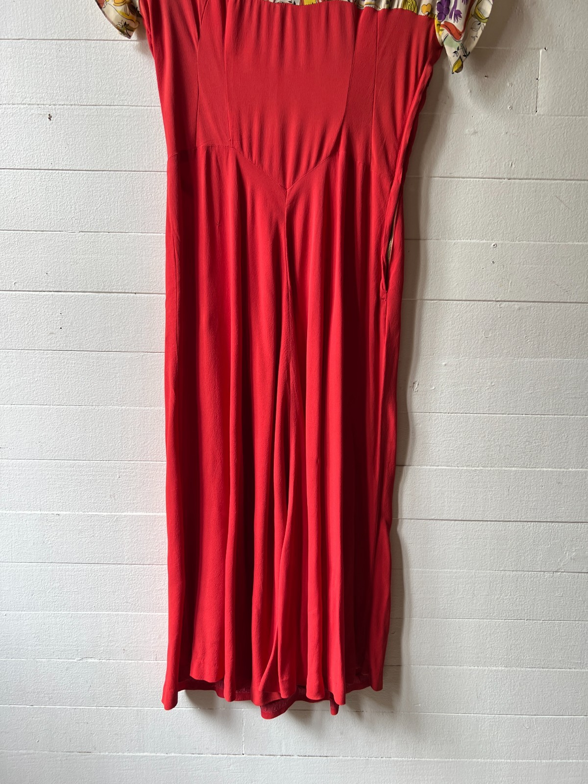 Vintage 1940s Red Pattern Dress – 34x26x45 AR FL