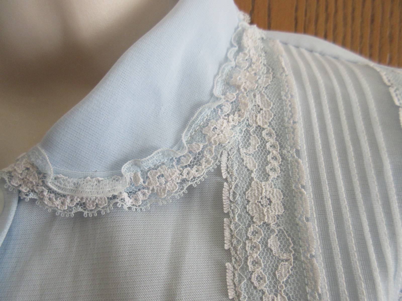 1960&rsquo;s BED JACKET PHILMAID BLUE nylon LACE RUFFLE size LARGE 40/42 USA