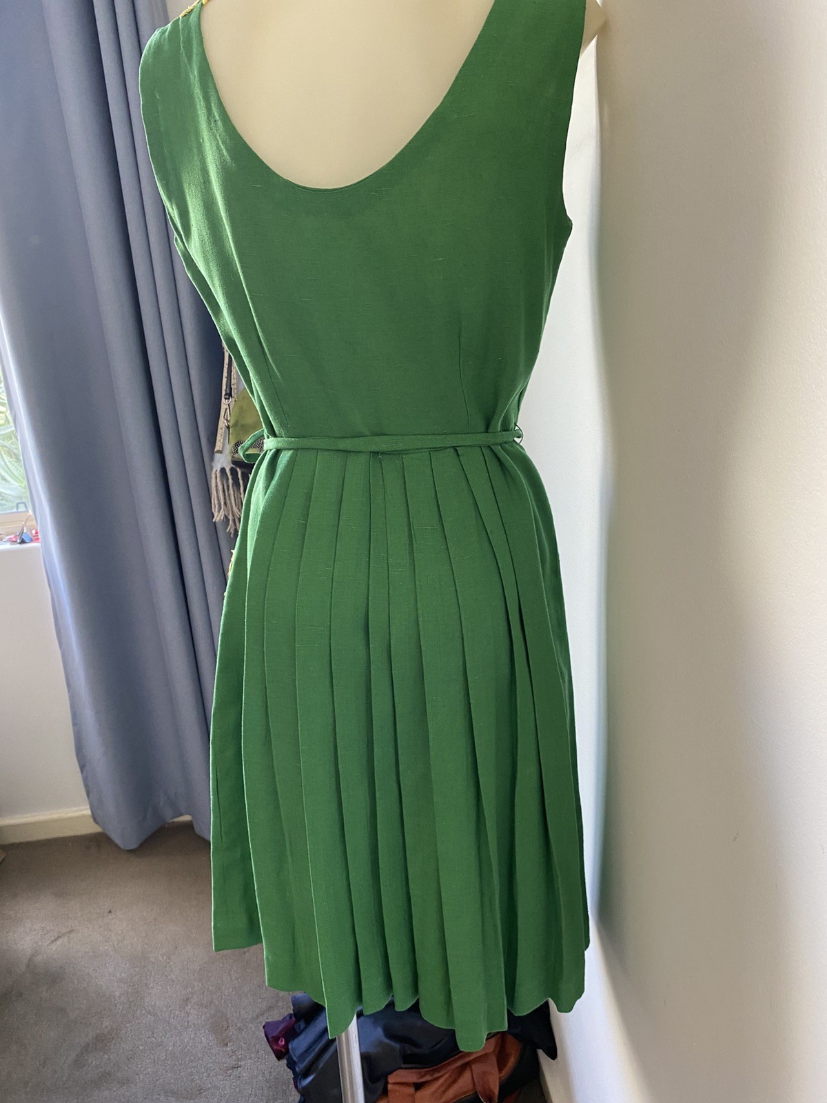50,sFab Emerald Linen Pleat Dress With Embr Bodice And Pocket. Belted.36”B.30”W